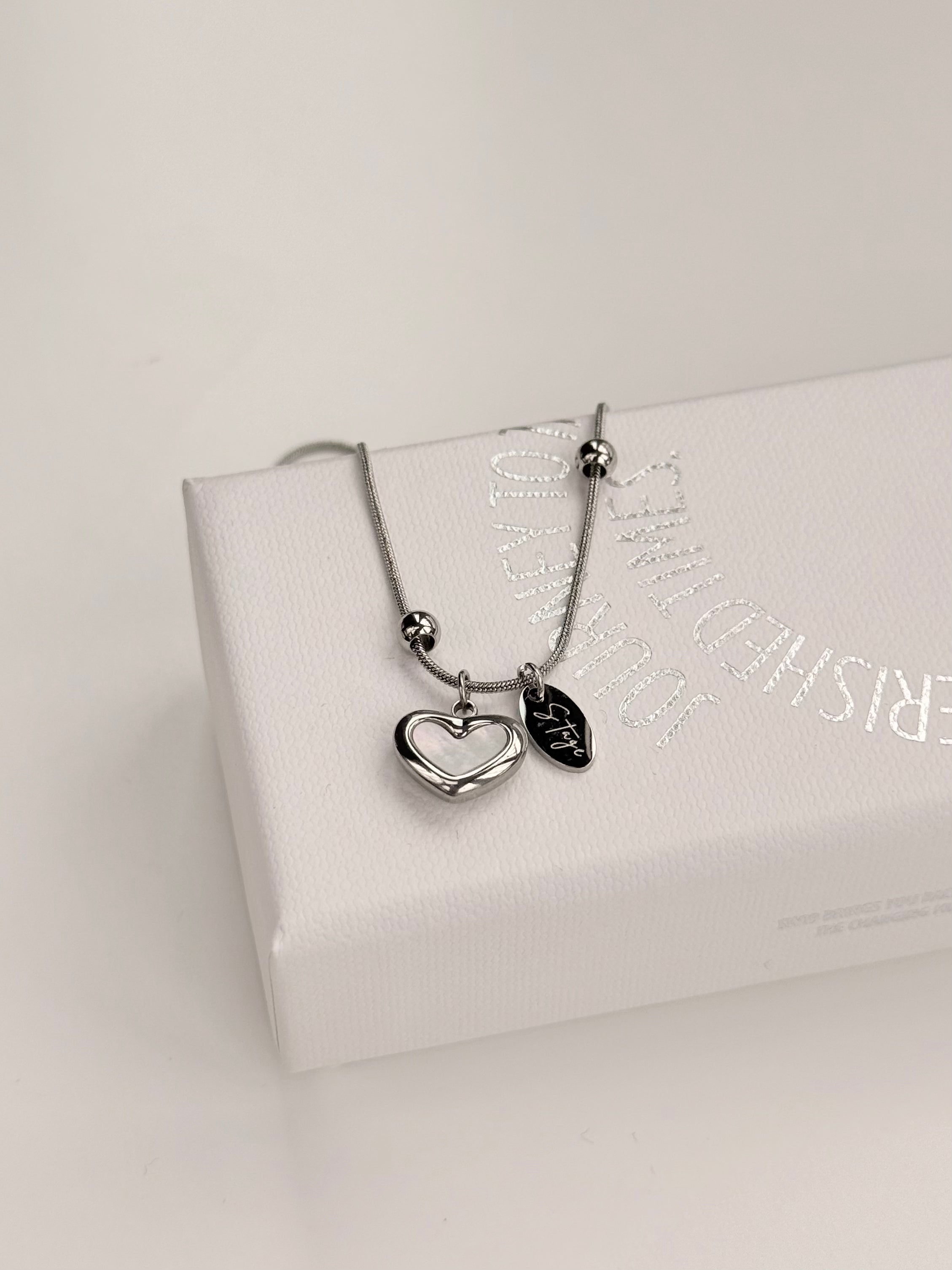 Nacre Heart Bracelet