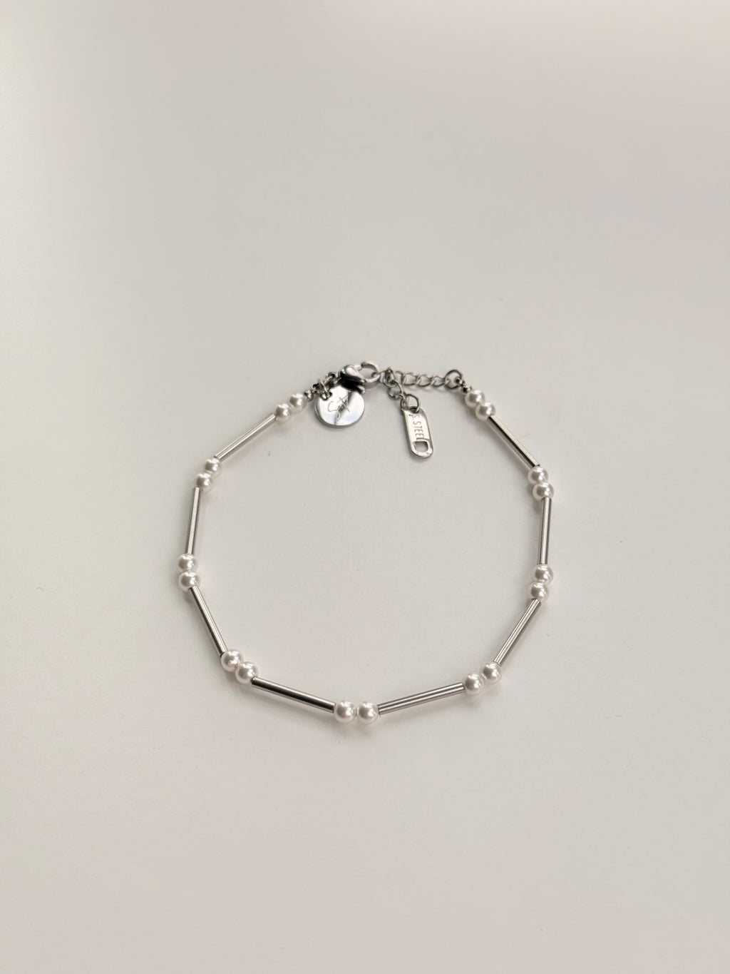 Linear Pearl Bracelet
