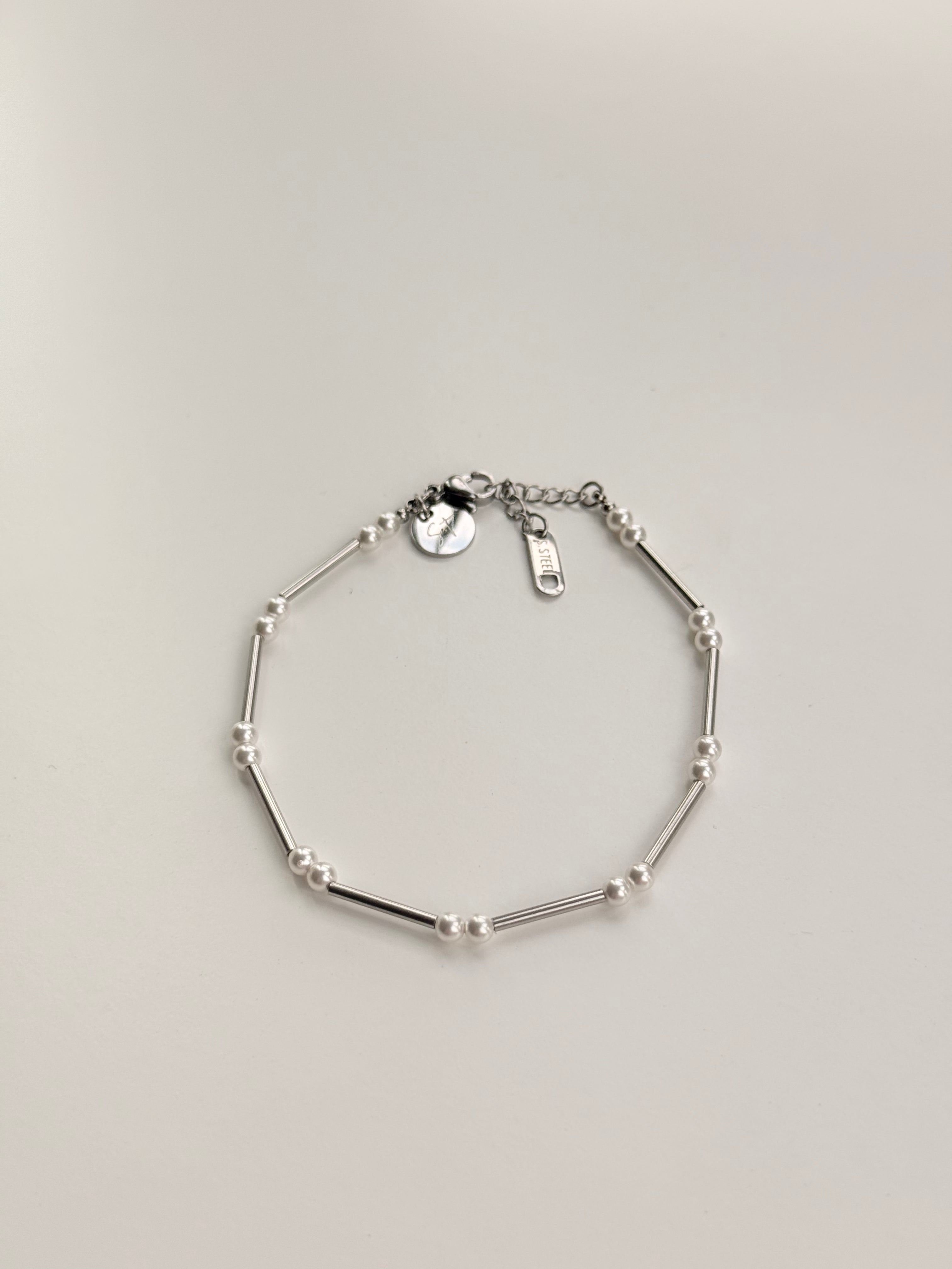 Linear Pearl Bracelet