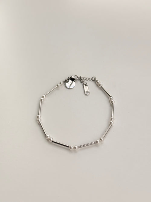 Linear Pearl Bracelet